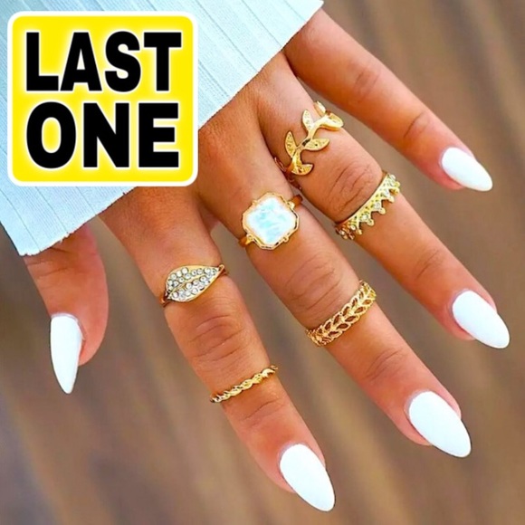 Jewelry - ⚜️[𝟯/$𝟭𝟴]⚜️6 Gold Crystal Gypsy Rings Set NEW
